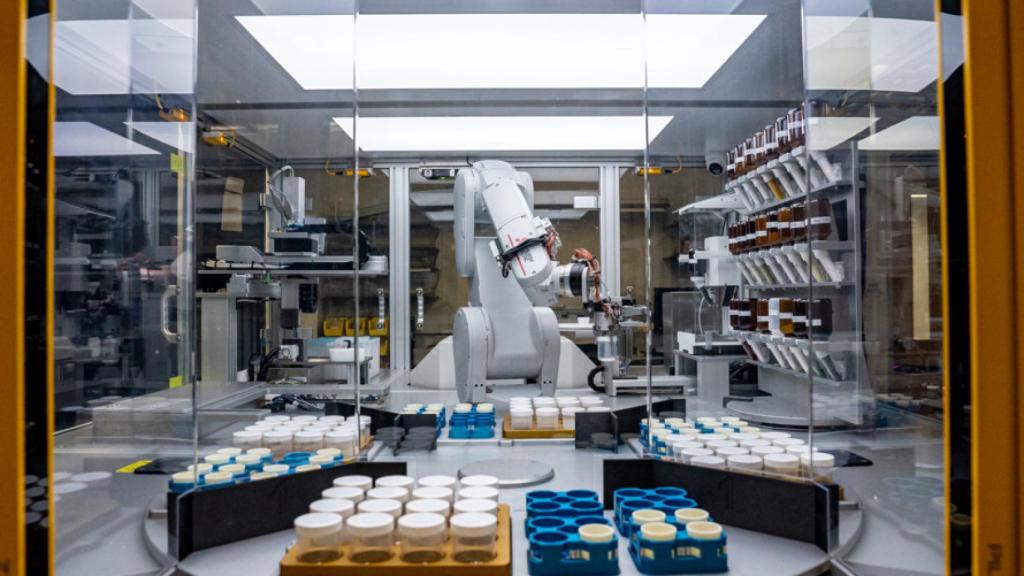 A-Lab, laboratorio robótico autónomo de Google Deepmind.