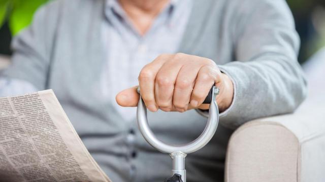 persona dependiente anciano