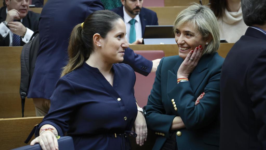 La portavoz de Vox en las Cortes valencianas, Ana Vega, y la consellera de Justicia, Elisa Núñez