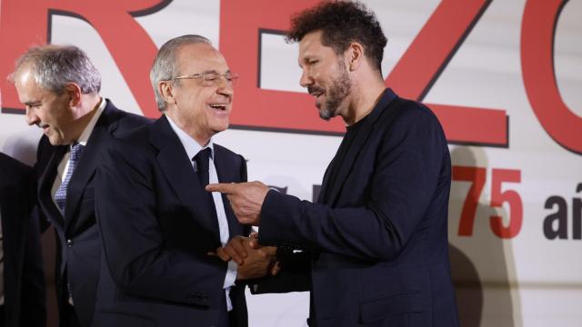 Florentino Pérez y Diego Pablo Simeone, durante el acto.