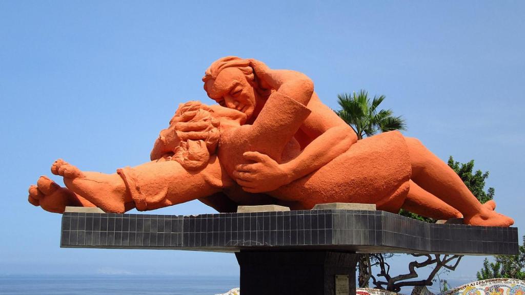 'El beso' en el parque del Amor.