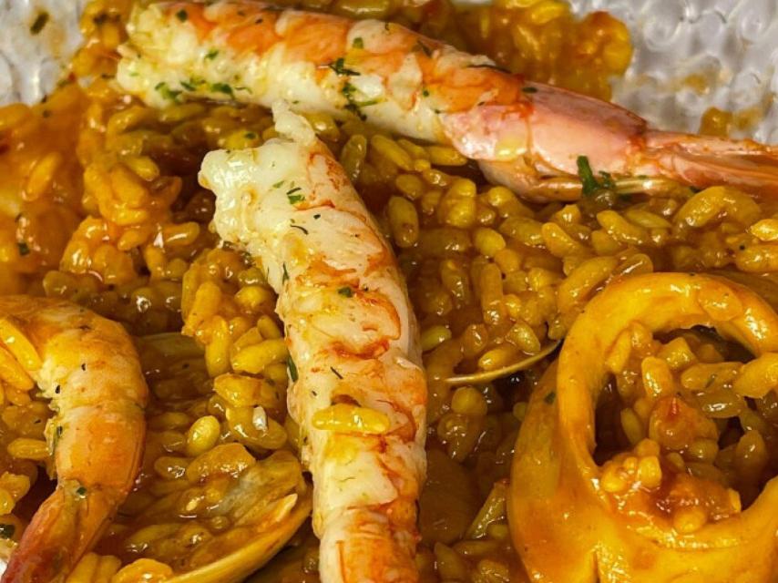 Un plato de arroz de Hermanos Medina.