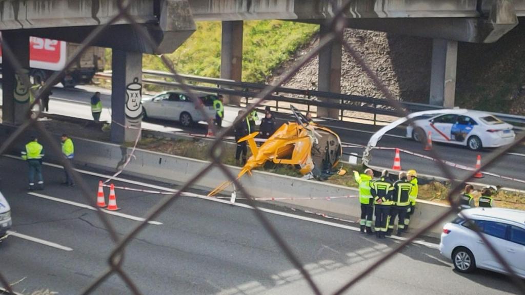 Así se encuentra la zona del accidente de un helicóptero en la M40 de Madrid