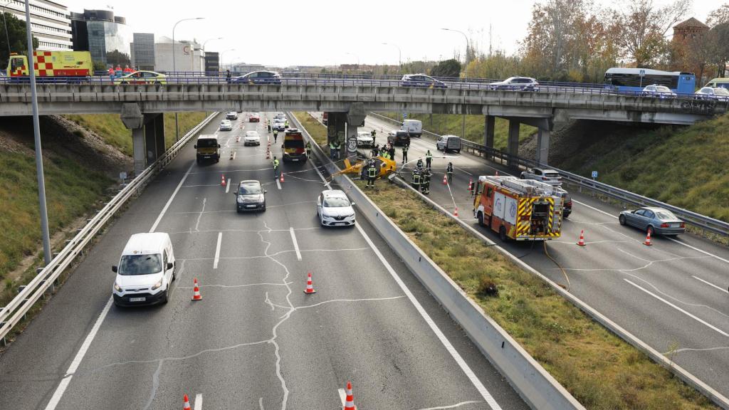 Atascos en Madrid por el accidente de un helicóptero en la M40