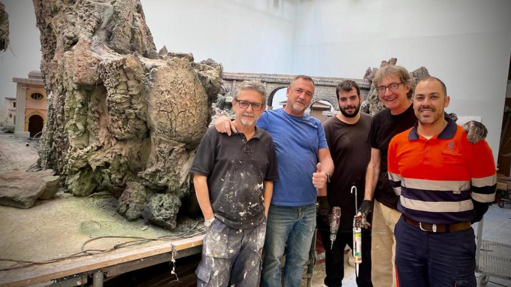 El equipo del belén matutino posando para EL ESPAÑOL de Málaga.