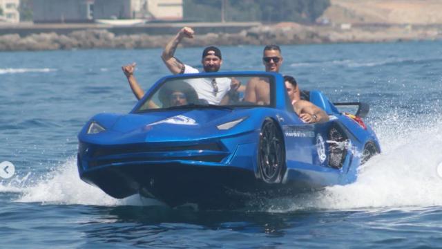 Uno de estos jetcars.