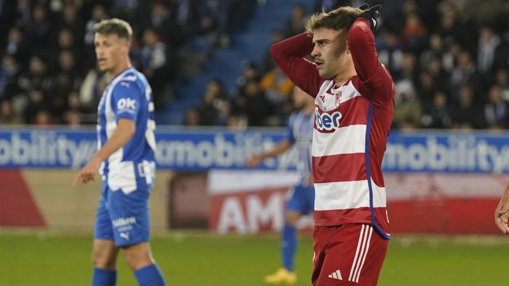 Meledo, del Granada, se lamenta.