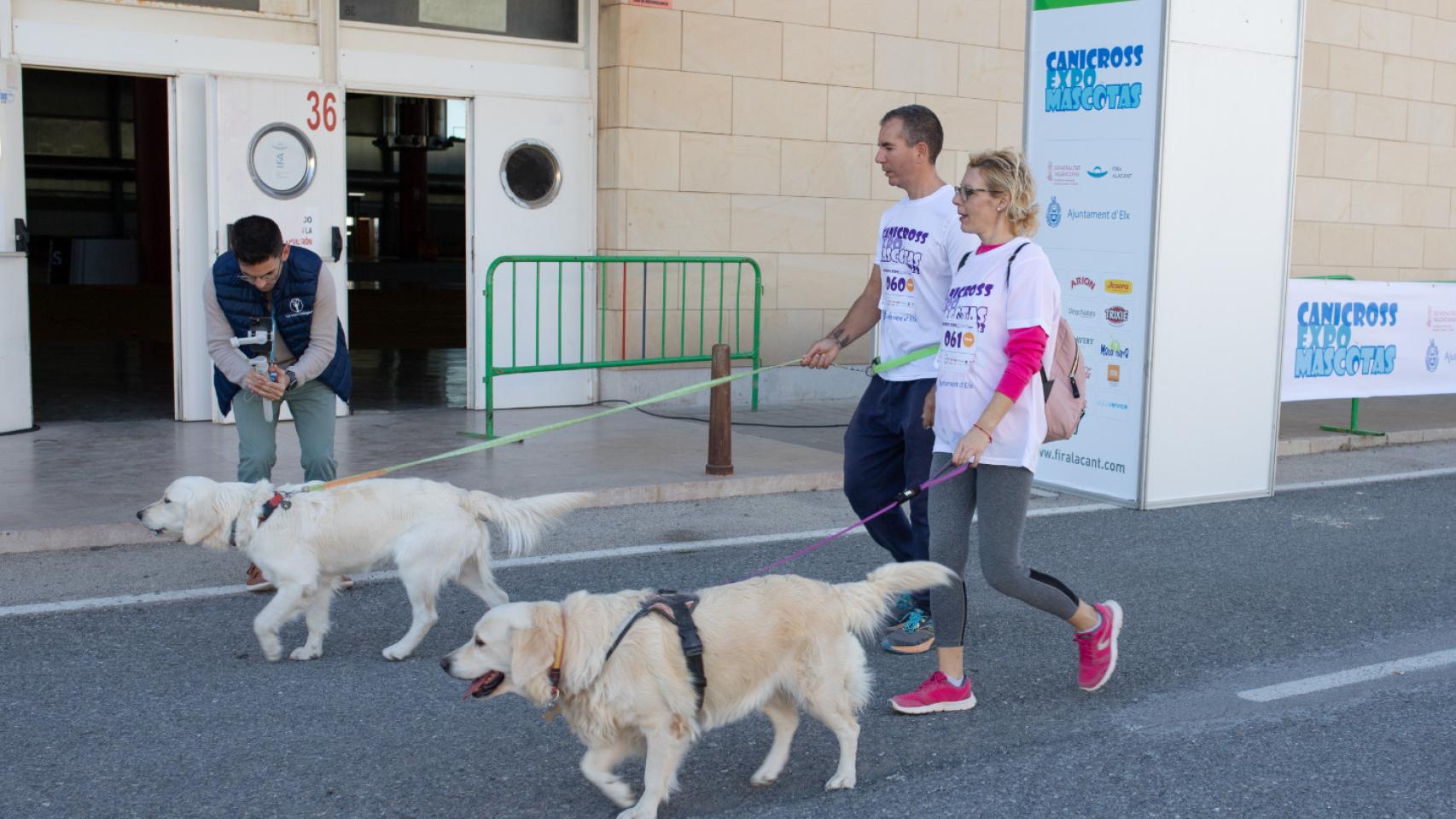 Participantes del Canicross de Expomascotas.
