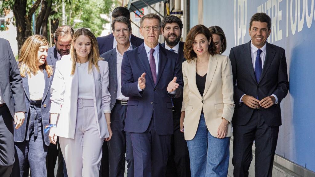 Feijóo, junto a parte de sus barones, en una imagen de archivo.
