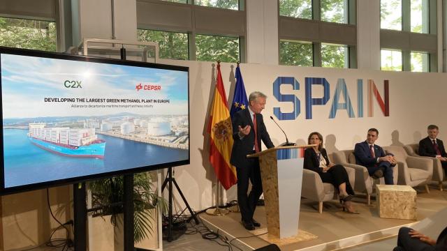 Cepsa y C2X presentan el proyecto de construir la mayor planta de metanol verde de Europa.