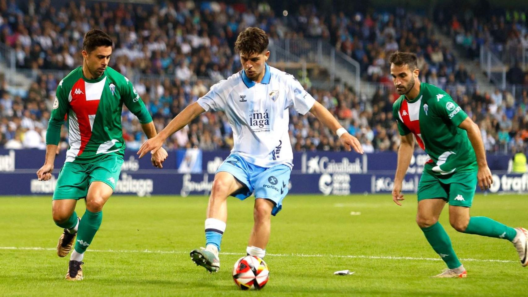 Dani Lorenzo durante el partido contra el Alcoyano en La Rosaleda.