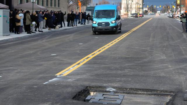 La carretera de Detroit con el sistema de carga inalámbrica de Electreon a la vista