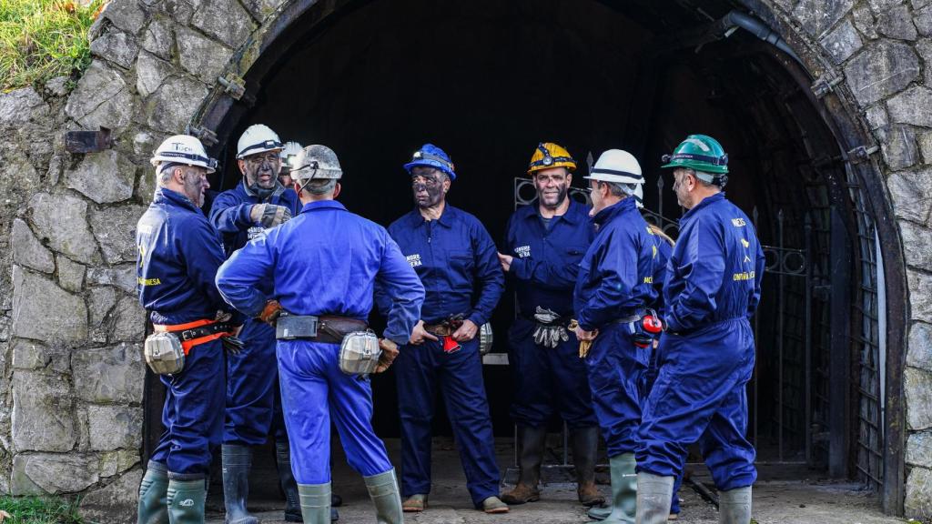 Mineros en la mina escuela de La Robla.