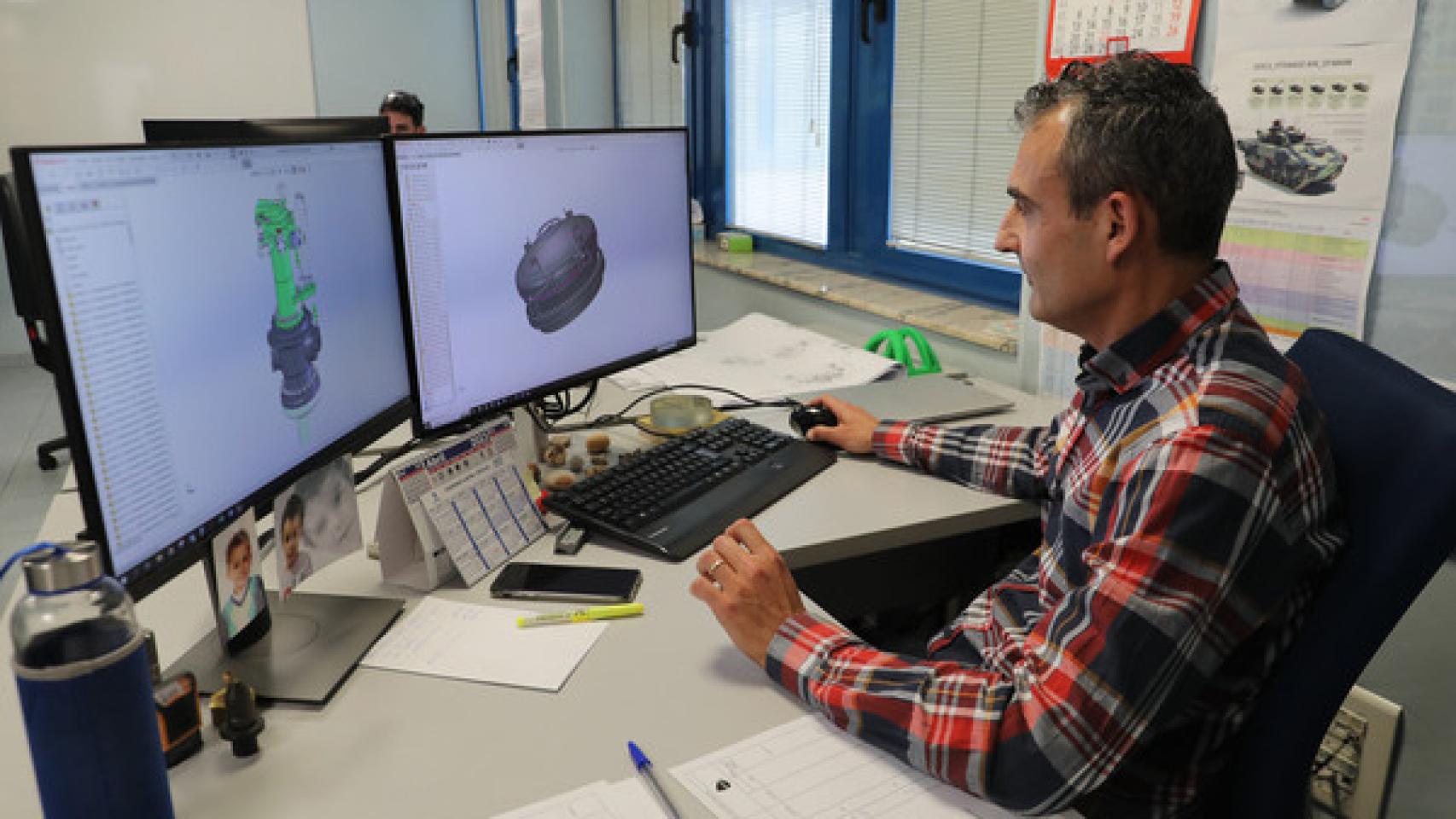Un trabajador de la empresa INMAPA de Palencia