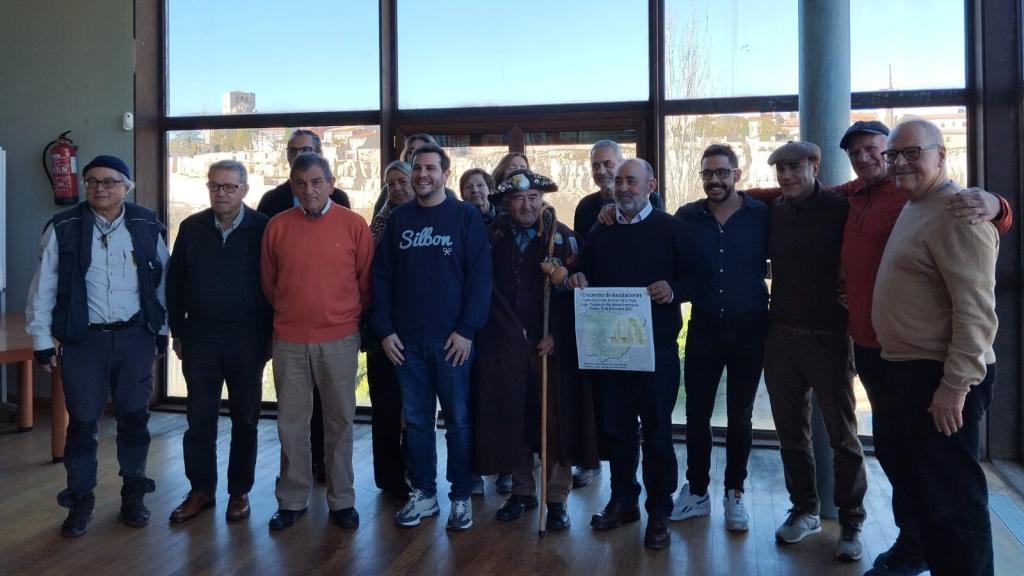 Foto de familia en el I Encuentro de Asociaciones de Caminos y Rutas de la Vía de la Plata