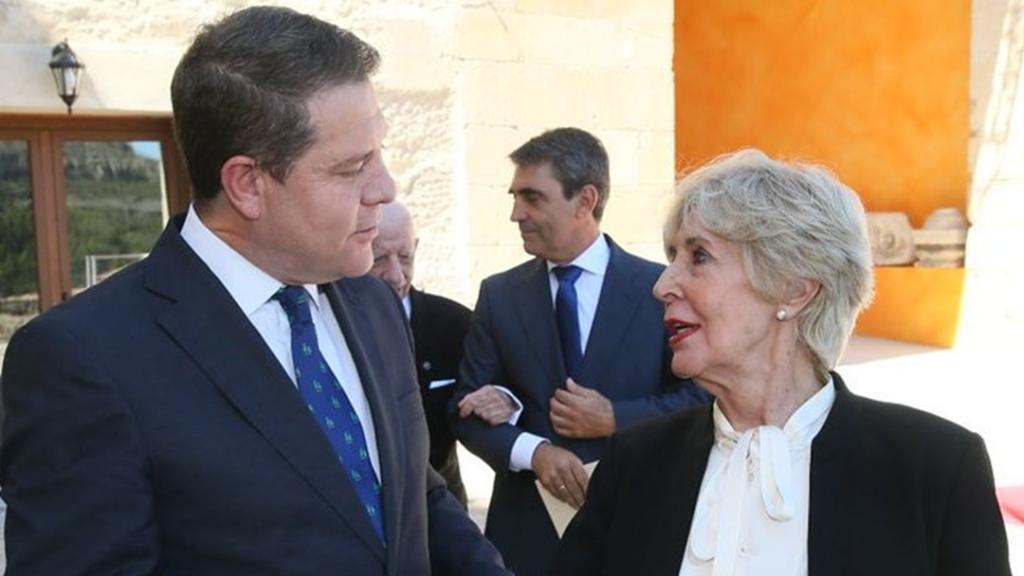 Emiliano García-Page con Concha Velasco en 2016 en Cuenca