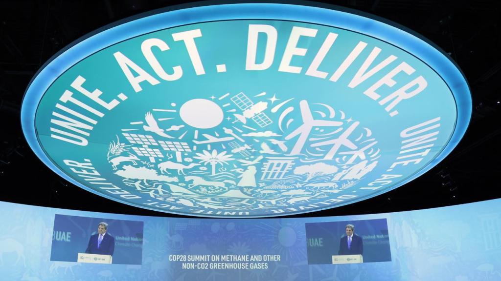 El enviado especial para el cambio climático de EEUU durante una intervención en la COP28.