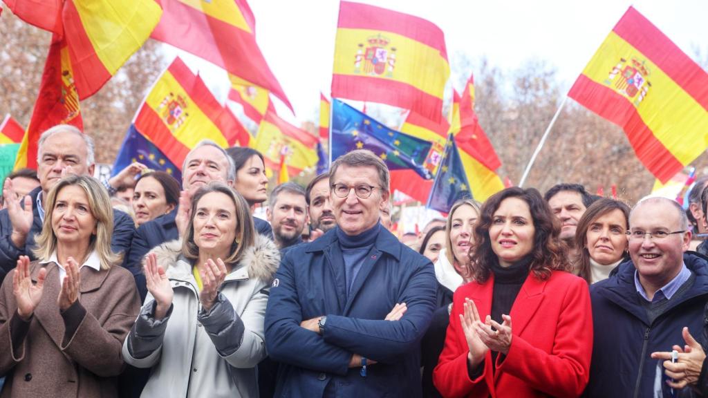 Cuca Gamarra, Alberto Núñez Feijóo, Isabel Díaz Ayuso y Miguel Tellado, en el acto en Madrid