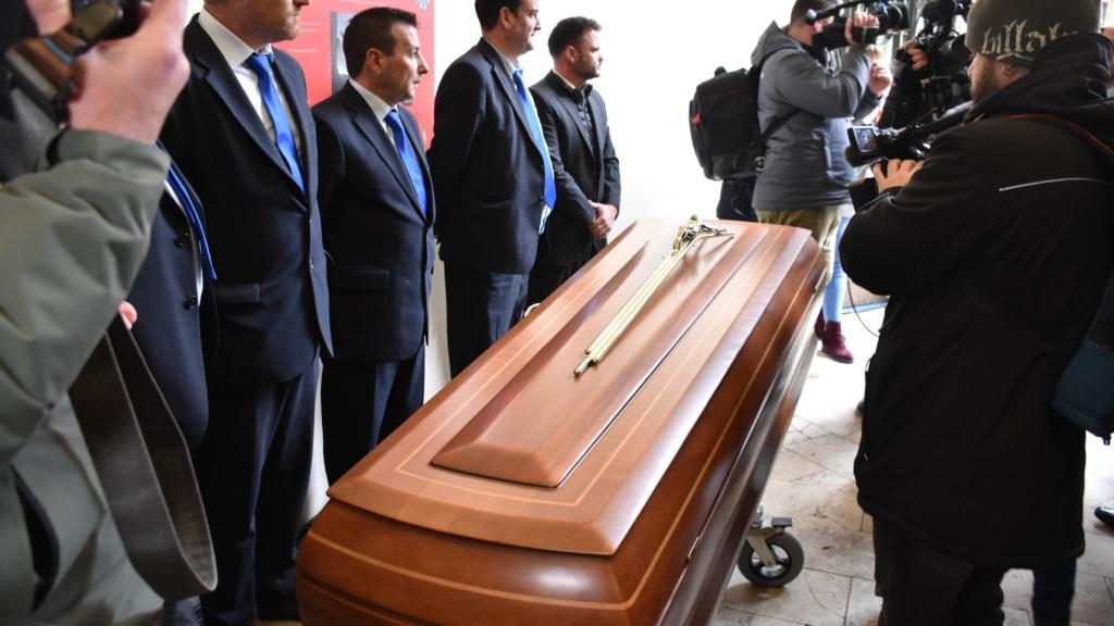 El féretro de Concha Velasco a su llegada a la Catedral