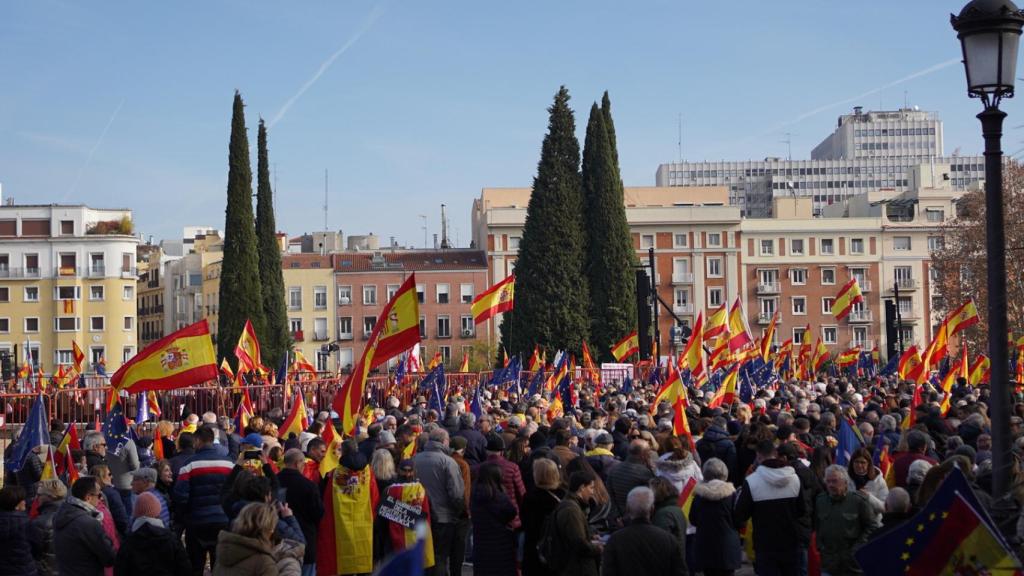Miles de manifestantes frente al Templo de Debod