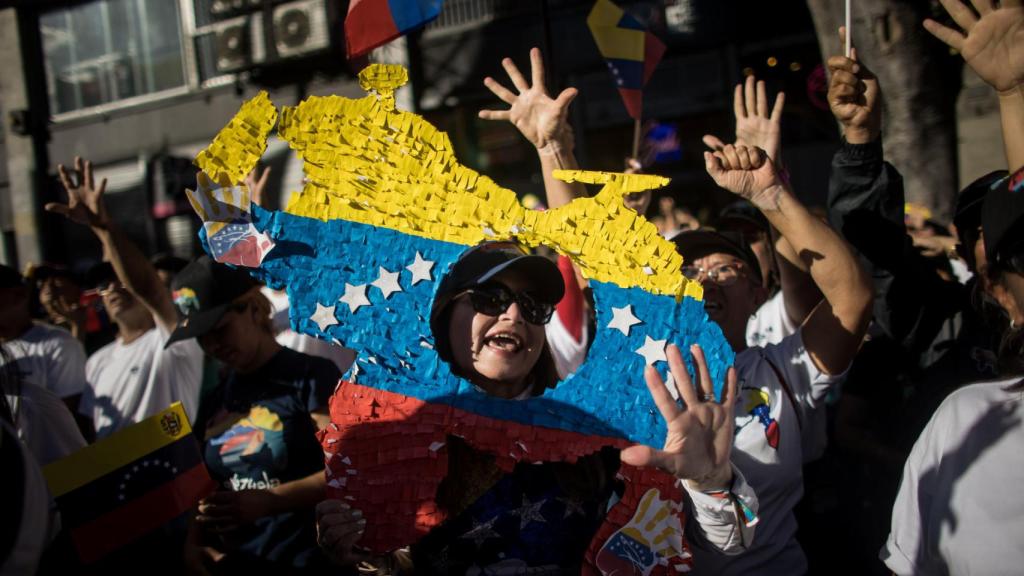 Manifestantes por el referéndum del Esequibo.