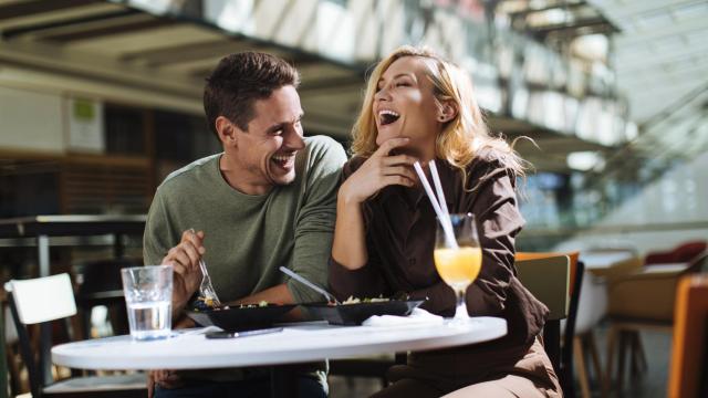 Una pareja feliz.