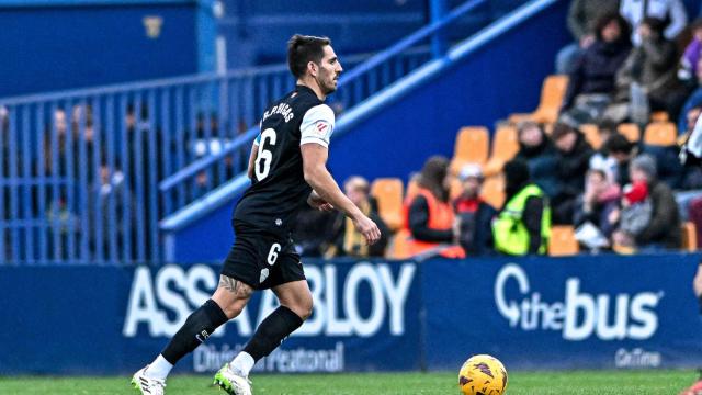 Pedro Bigas controlando el balón.
