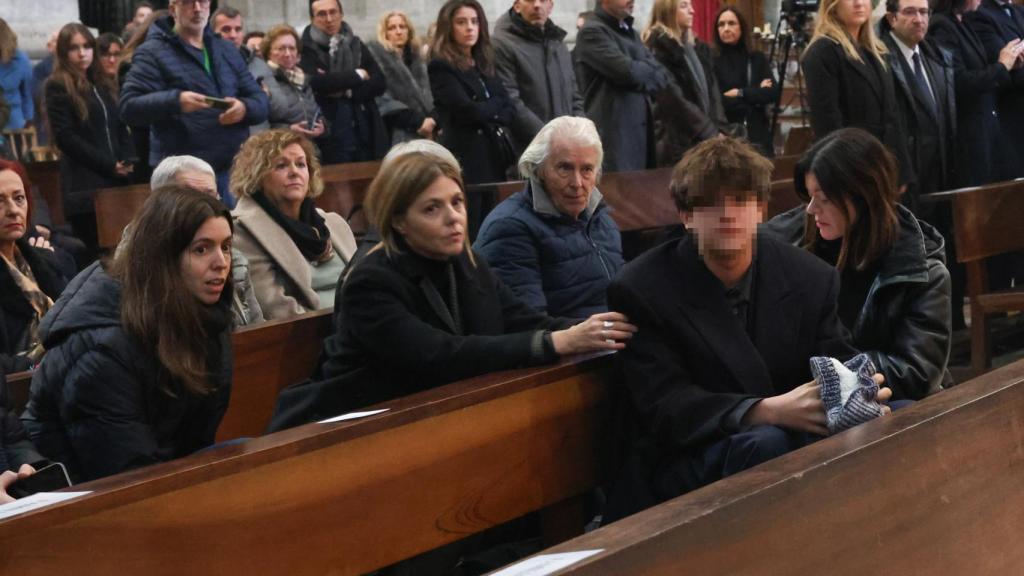 El nieto de Concha, así como su hermano y sobrinas, también han estado en el funeral.
