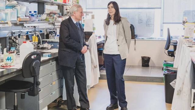 Valentín Fuster y María Blasco, en un laboratorio del CNIC. Foto: Rodrigo Mínguez