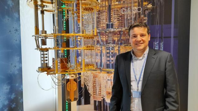 Juan Bernabé-Moreno, director de IBM Research en Europe para Irlanda y Reino Unido, posa en el laboratorio de la tecnológica en Zúrich.