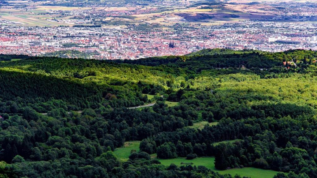 Vista panorámica desde las afueras de la ciudad.