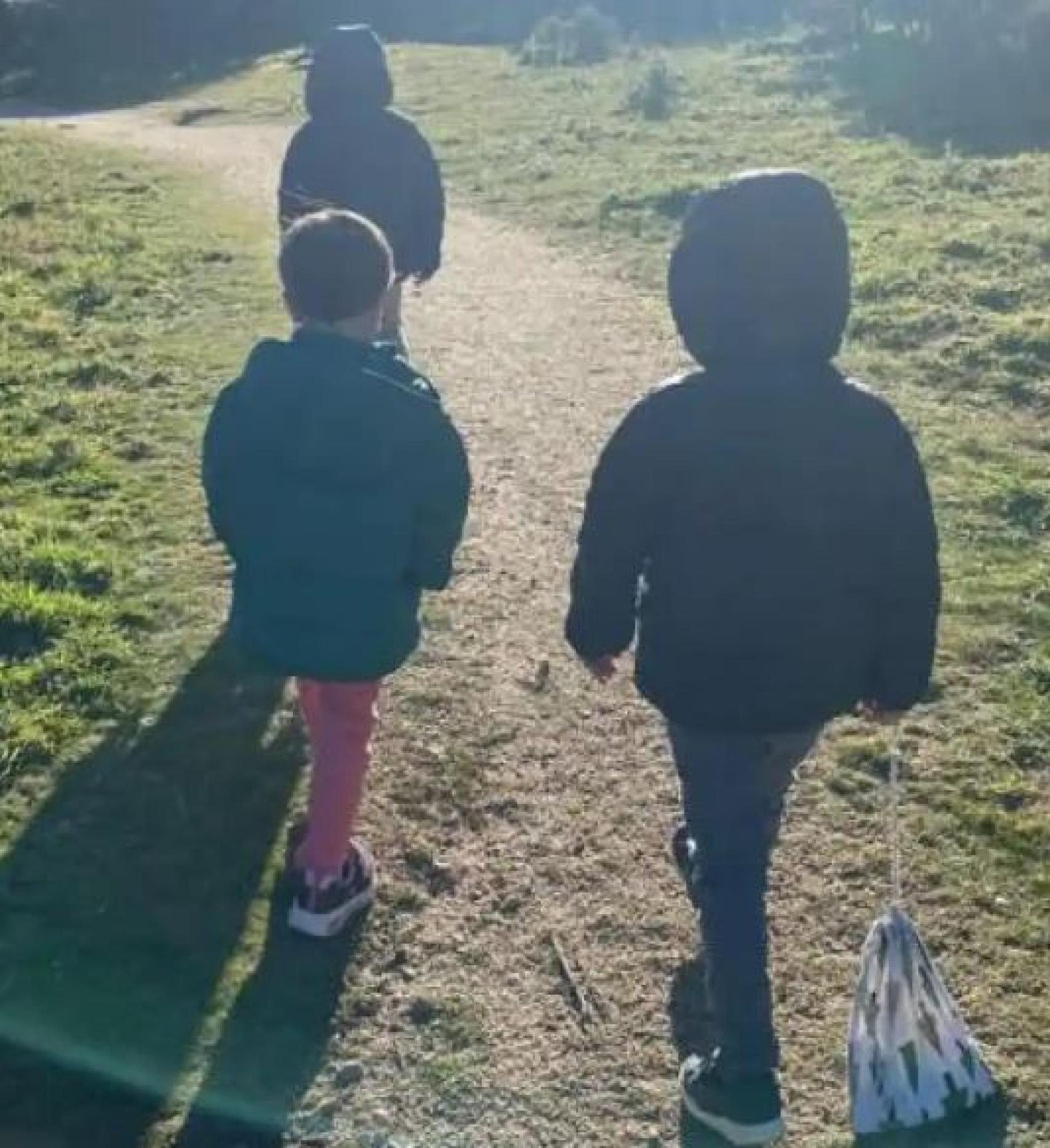 Los tres hijos de Pablo Iglesias e Irene Montero en una imagen de las redes sociales de la exministra.