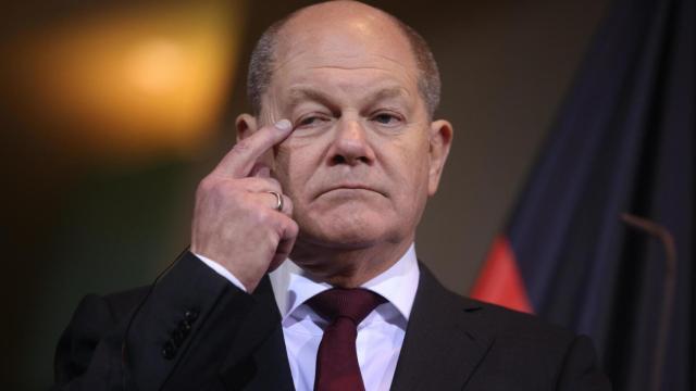 - El Canciller alemán Olaf Scholz durante una conferencia de prensa en las segundas consultas del gobierno germano-brasileño en la Cancillería de Berlín, Alemania.