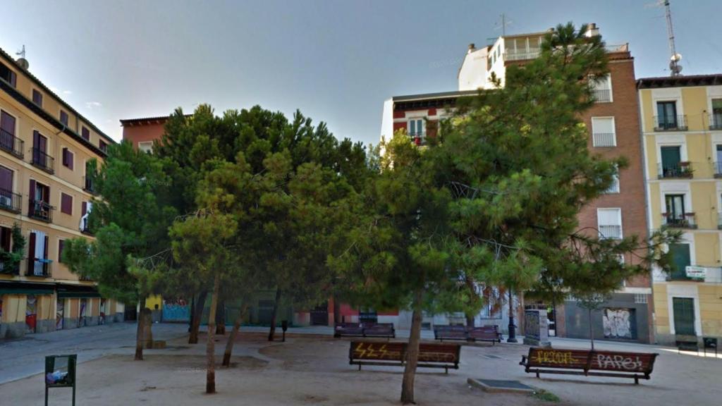 La plaza de las Comendadoras antes de la tala.