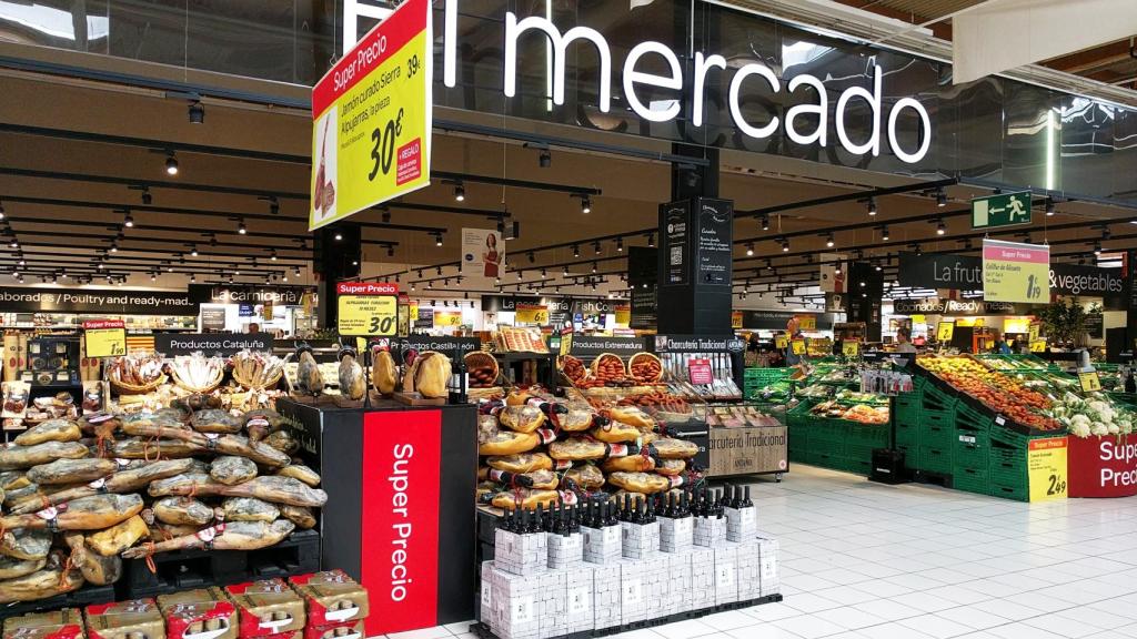 El interior de una tienda Carrefour, en una imagen de Shutterstock.