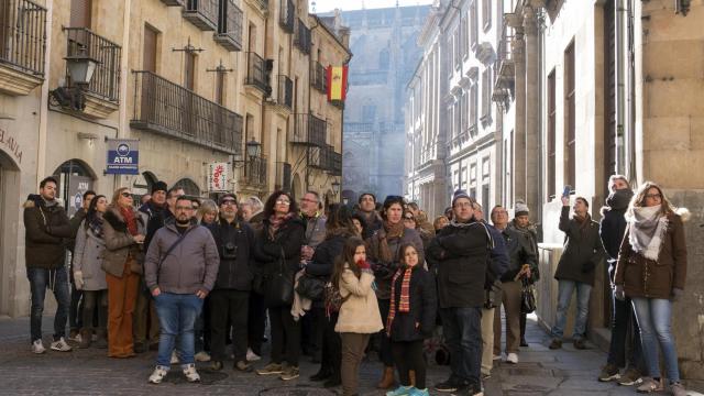 Gran afluencia de turistas a Salamanca durante el puente de la Constitución en una imagen de archivo