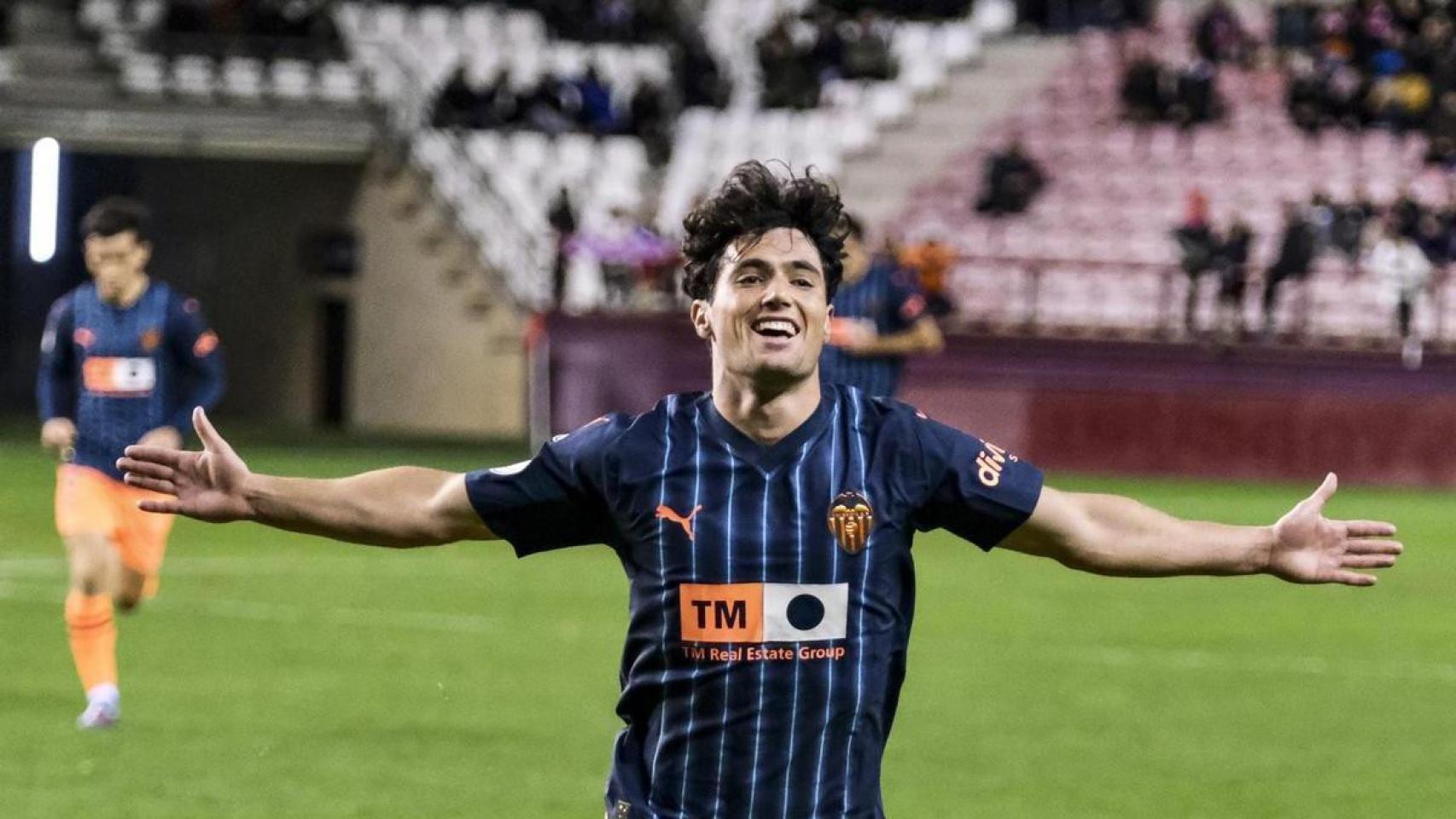 Gozálbez, del Valencia, celebra un gol en la Copa del Rey.