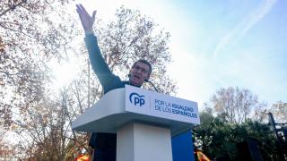 El presidente del Partido Popular, Alberto Núñez Feijóo, interviene durante un acto del PP contra la amnistía, este domingo.