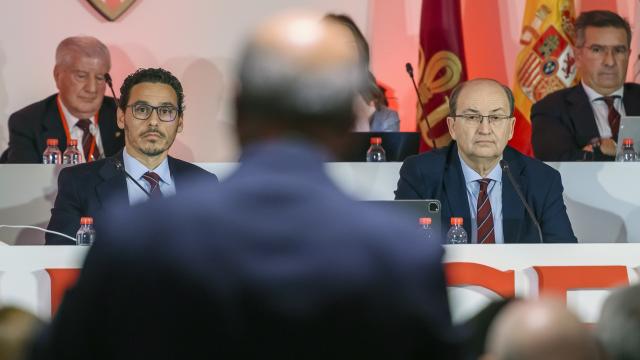 Del Nido Benavente interviene ante Del Nido Carrasco y Pepe Castro, en una Junta de Accionistas del Sevilla