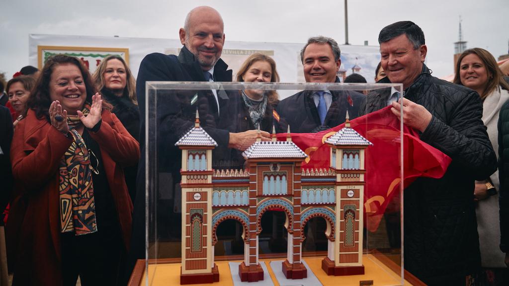Manuel Alés desvela la maqueta de la portada de 2024.