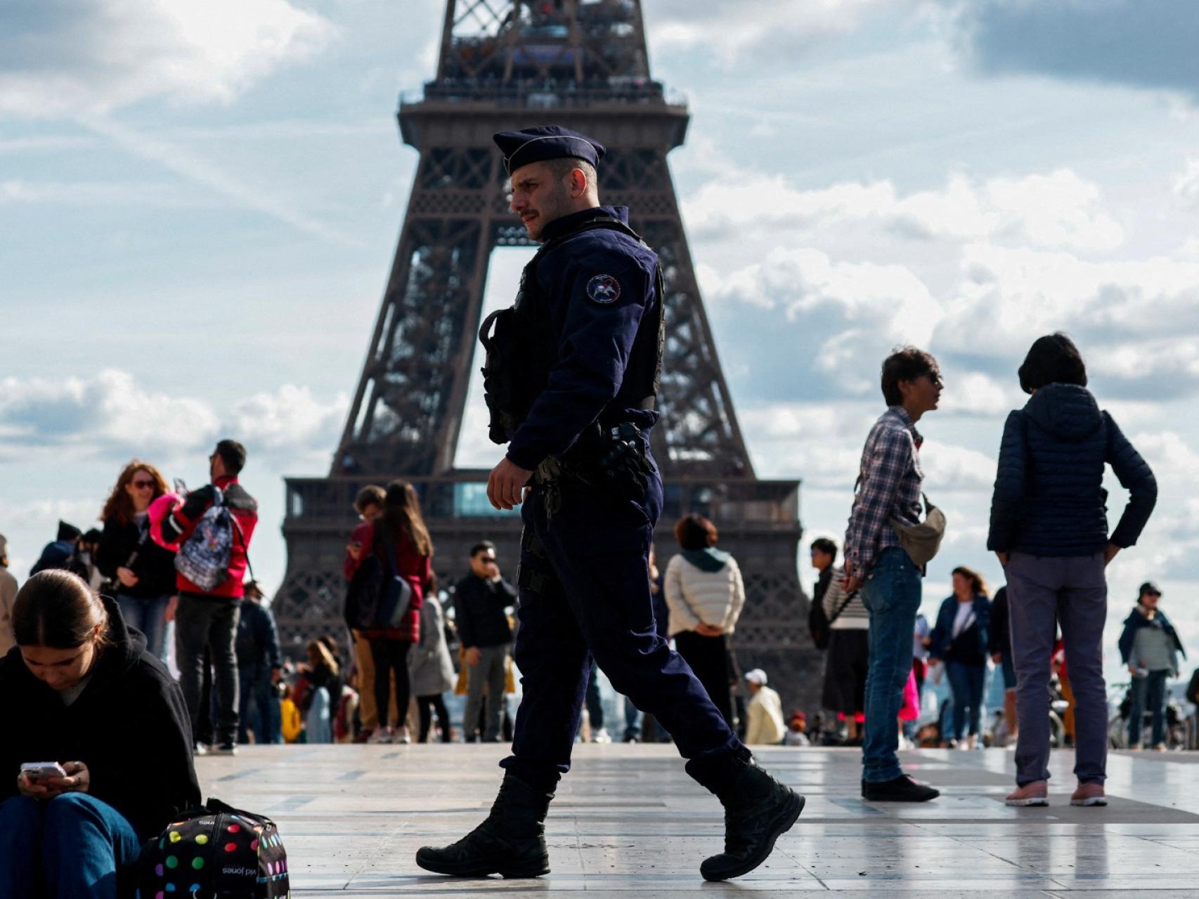Un agente de la Gendarmería francesa.