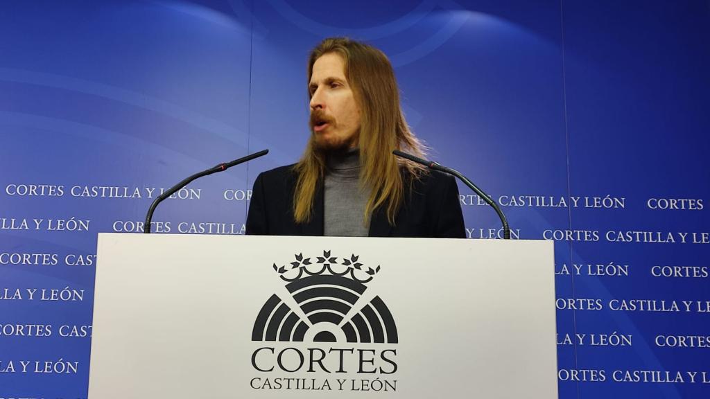 El portavoz de Podemos y procurador en las Cortes de Castilla y León, Pablo Fernández, tras la Junta de Portavoces de este martes.