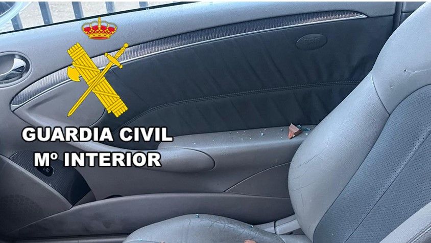 Los ladrillos que utilizaban para romper las ventanillas de los coches