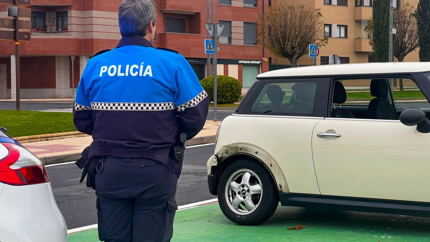 Un agente de la Policía Local de Carbajosa de la Sagrada