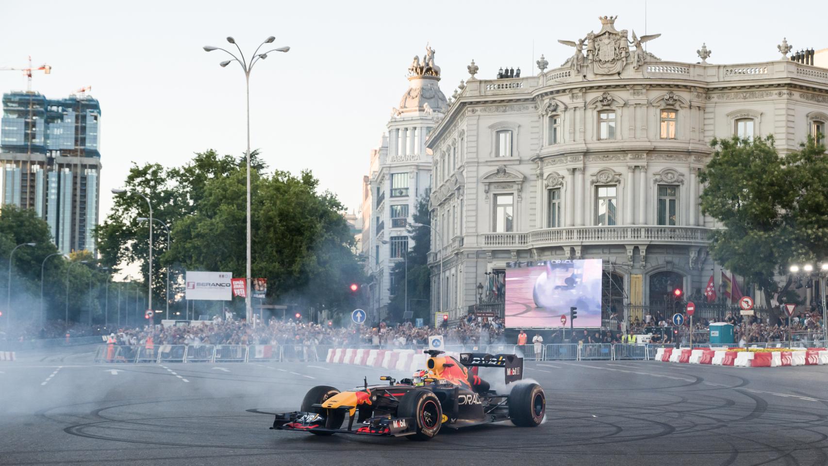Checo Pérez, durante su exhibición con Red Bull en Madrid este 2023