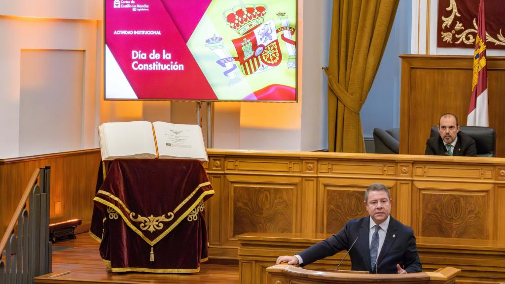 Emiliano García-Page, este martes durante su discurso en las Cortes por el aniversario de la Constitución. Foto: Javier Longobardo