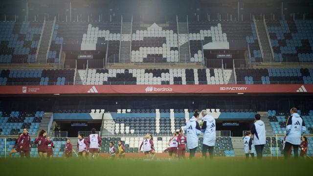 Las jugadoras de la selección española se entrenan en La Rosaleda.