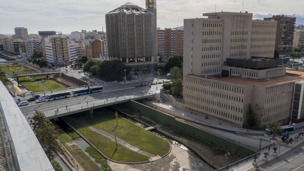 Imagen de la parte baja del río Guadalmedina, en Málaga.