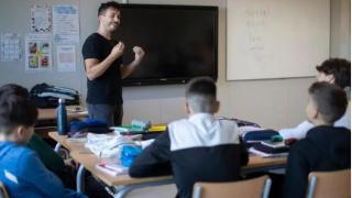 Un profesor, dando clase.