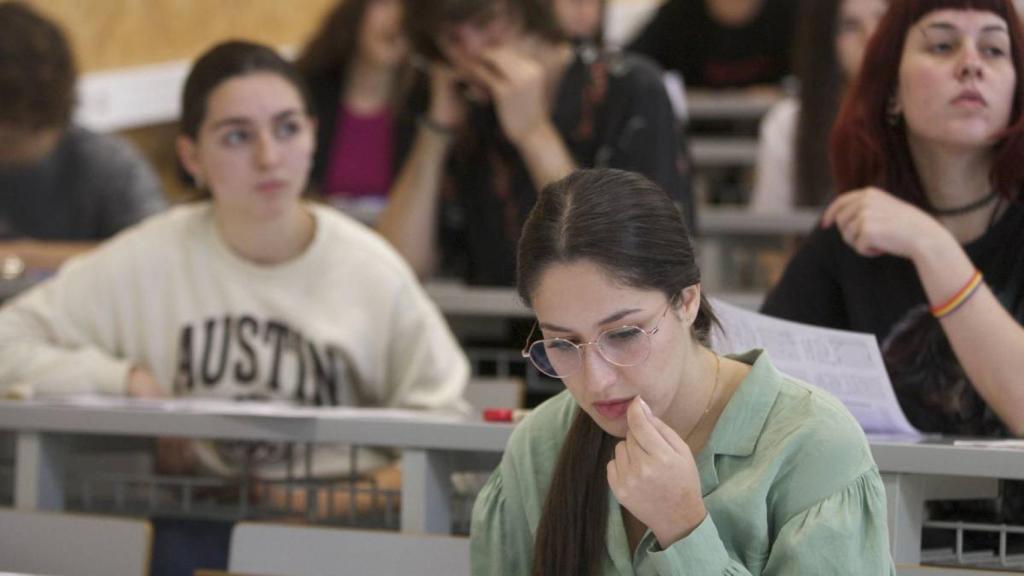Estudiantes universitarios.